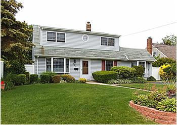  120 Coach Ln, Levittown, NY