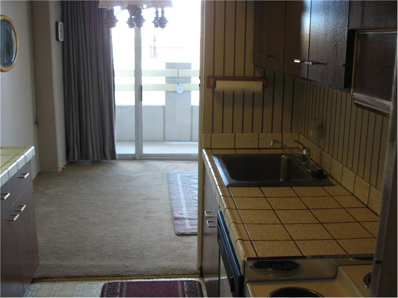 Kitchen & Dining