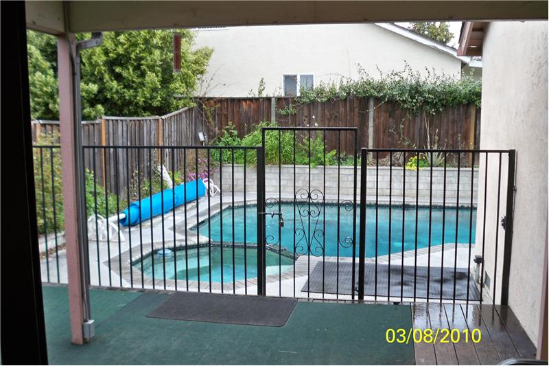 Covered Patio to Pool