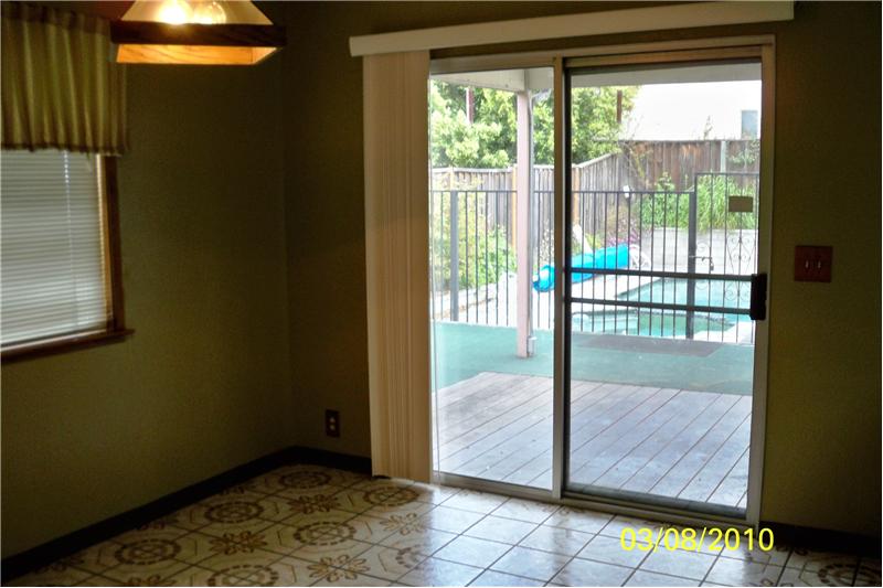 Dining Area - Leads to Pool