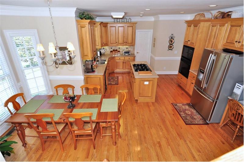 Gourmet kitchen and breakfast area