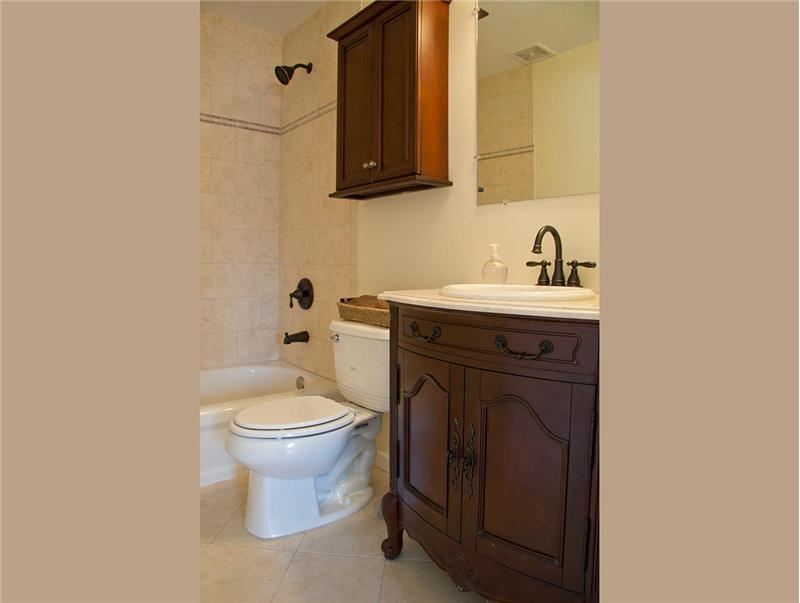 1st Floor Bath