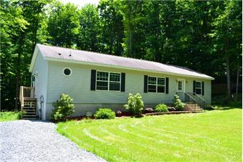  109 Colonial Ln Tanglwood Lakes, Greentown, PA