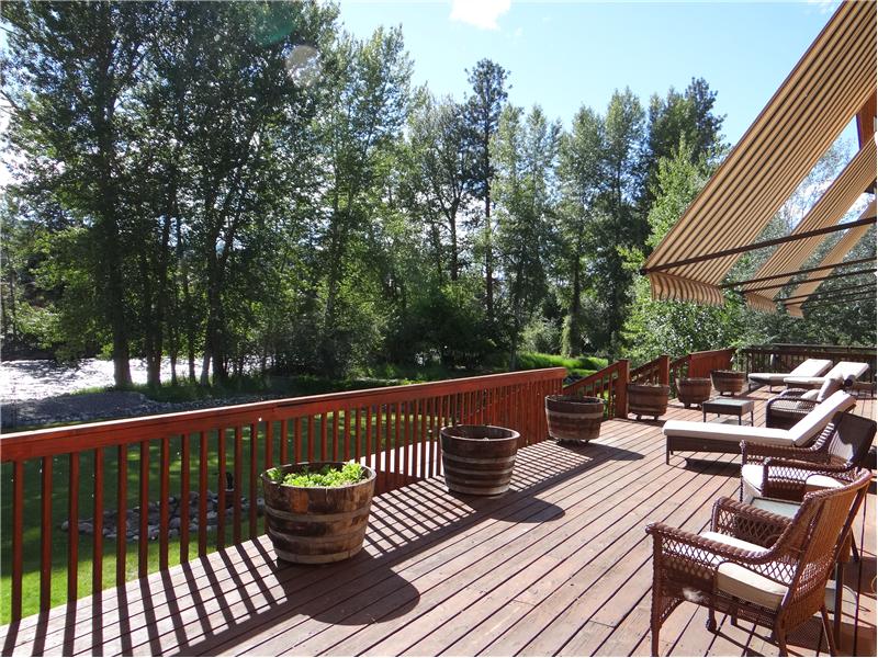 815 Riverside St, Winthrop, WA 98862, USA Winthrop Riverfront Home